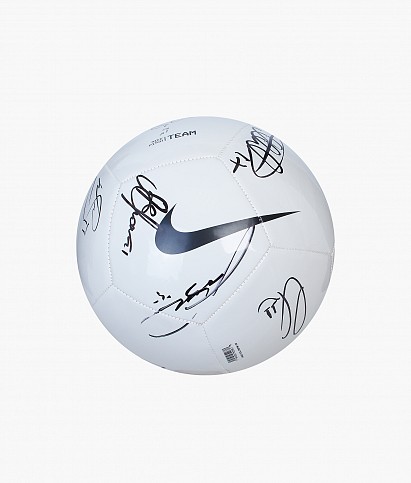 Мяч Nike с автографами
